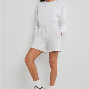 Aritzia TNA cozyaf sweatshorts